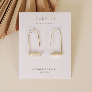 Jax Kelly Mother of Pearl Jemstone Drop Earrings Calming NWT